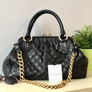 🙌🏼 Marc Jacob’s calfskin purse with gold details